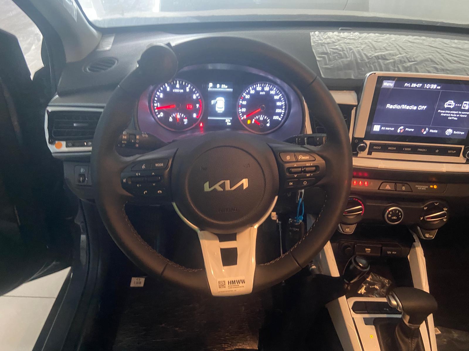 Sağ elden kumandalı araç iç rengine uyarlanmış deri kılıflı gaz fren aparatı