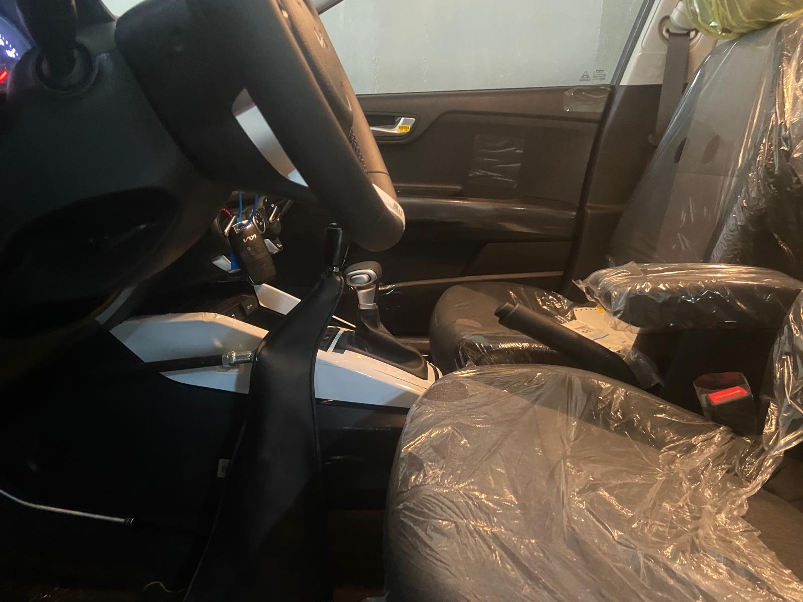 Sağ elden kumandalı araç iç rengine uyarlanmış deri kılıflı gaz fren aparatı