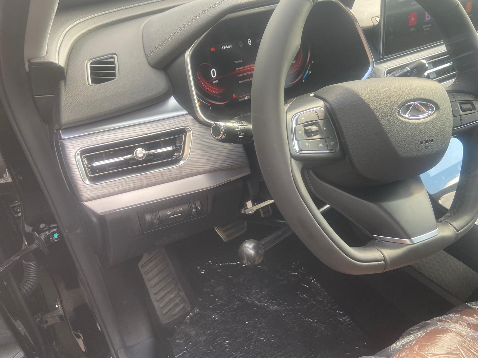 Sol elden direksiyon altı gaz ve fren aparatı