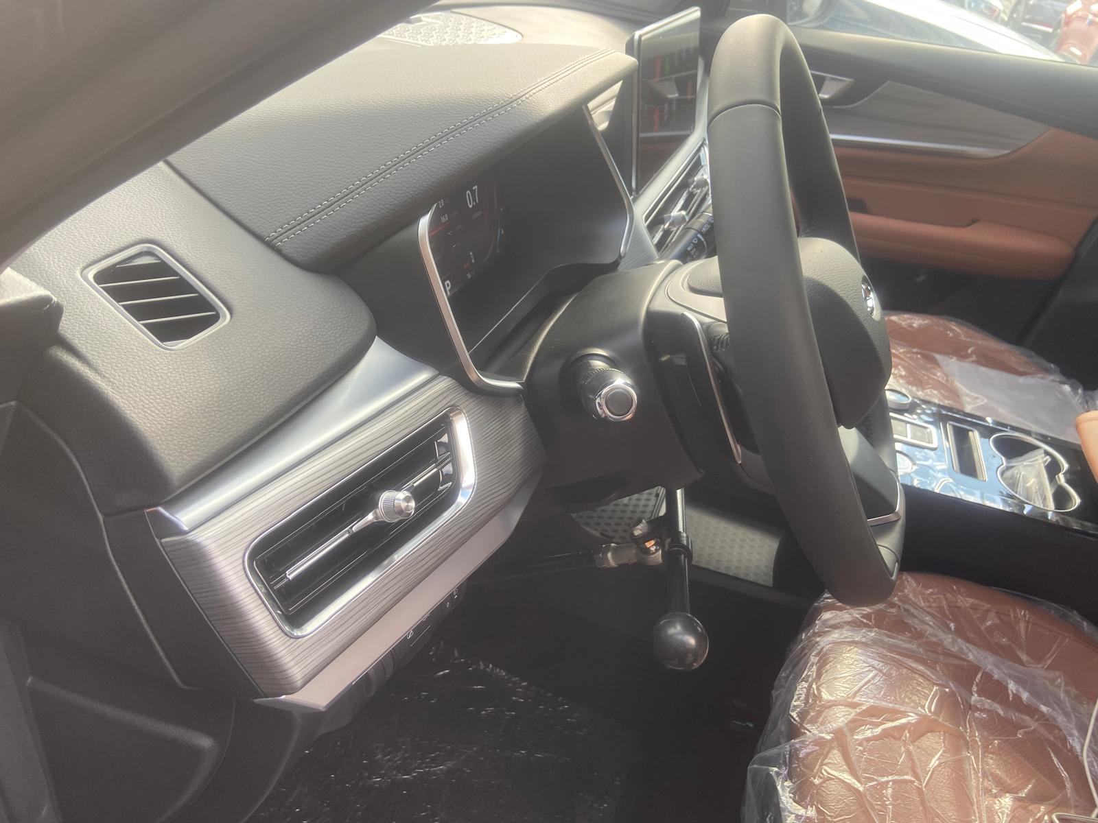 Sol elden direksiyon altı gaz ve fren aparatı