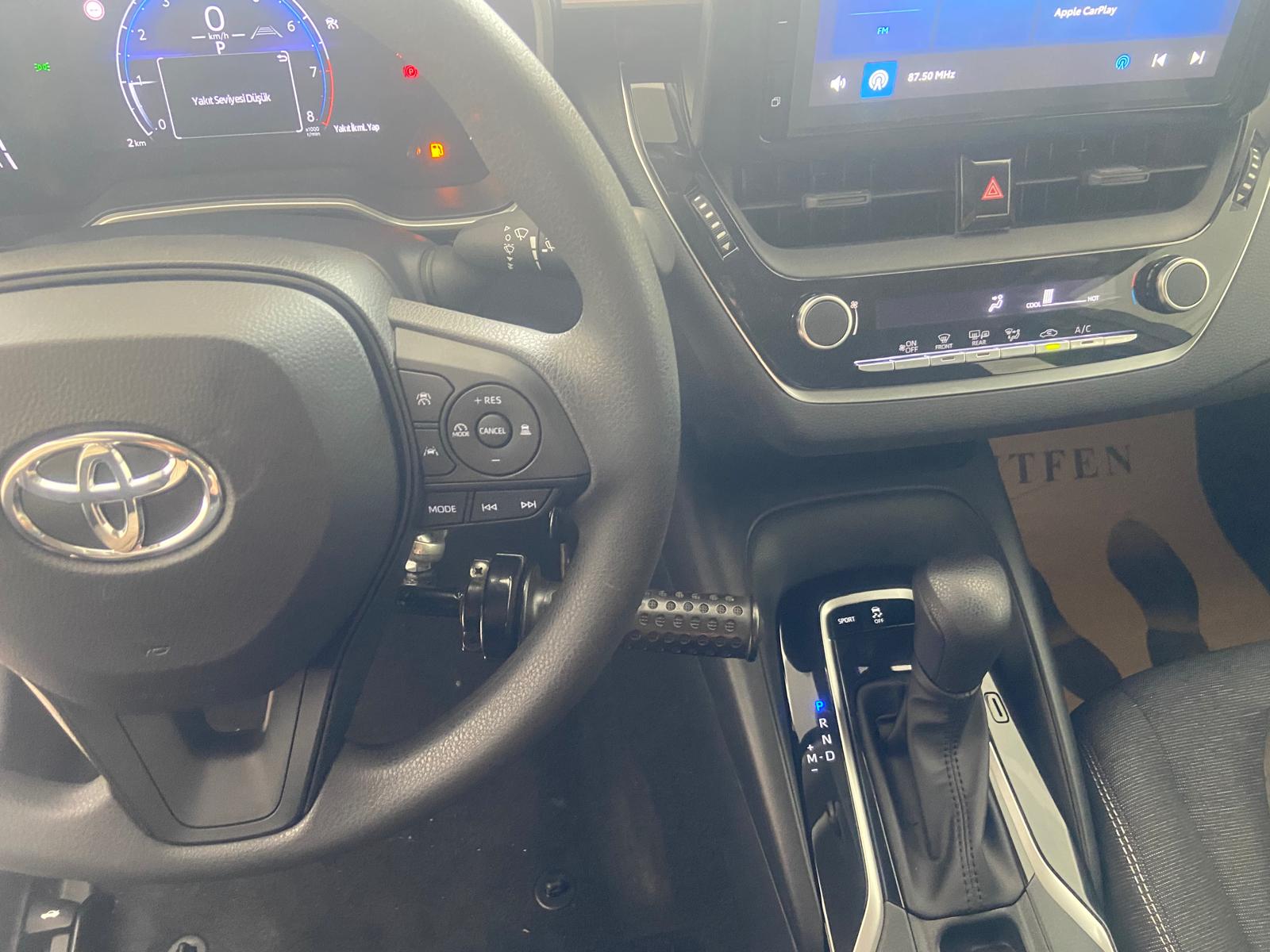 Sağ elden direksiyon altı gaz ve fren aparatı